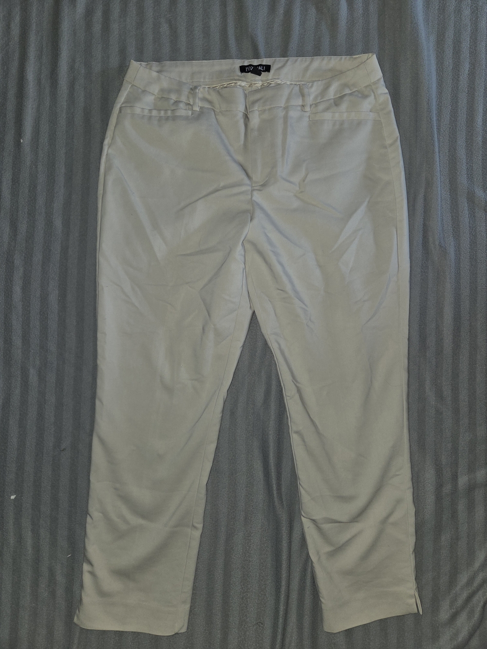 Roz & Ali Tan Dressy Capris - Great Condition